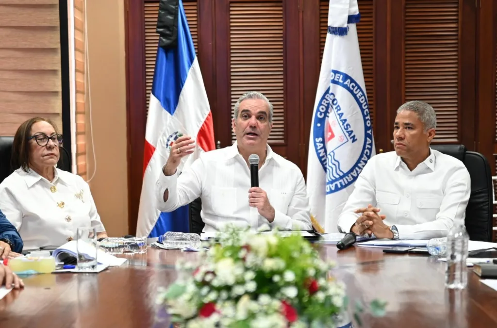 Coraasan eleva producción de agua potable de 107 a 169 millones de galones diarios entre 2020 y 2026 Andres Cueto y Luis Abinader destaca aumento de 62 MGD