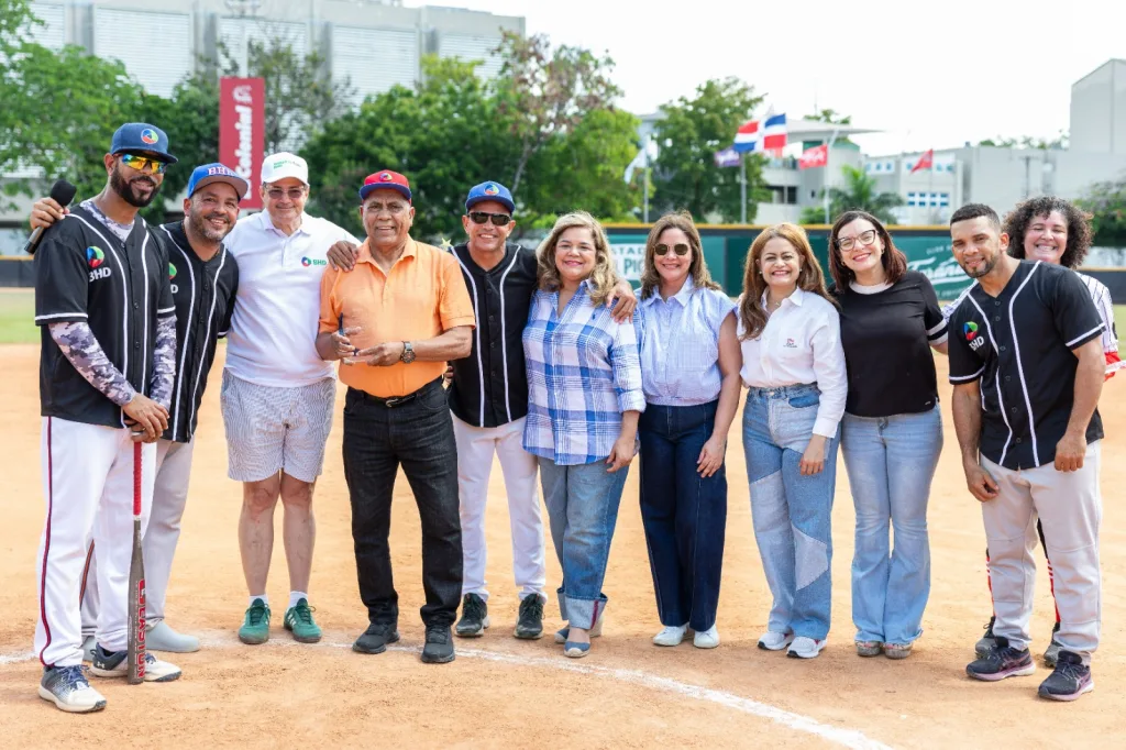 BHD dedica aniversario de su equipo de sóftbol femenino a Steven Puig por impulsar la igualdad de género BHD dedica aniversario de su equipo de softbol femenino a Steven Puig por impulsar la igualdad de genero