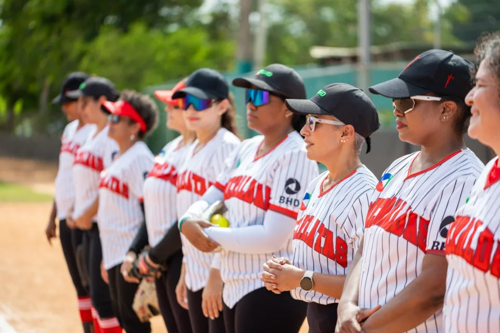 BHD dedica aniversario de su equipo de sóftbol femenino a Steven Puig por impulsar la igualdad de género BHD dedica aniversario de su equipo de softbol femenino a Steven Puig por impulsar la igualdad de genero1