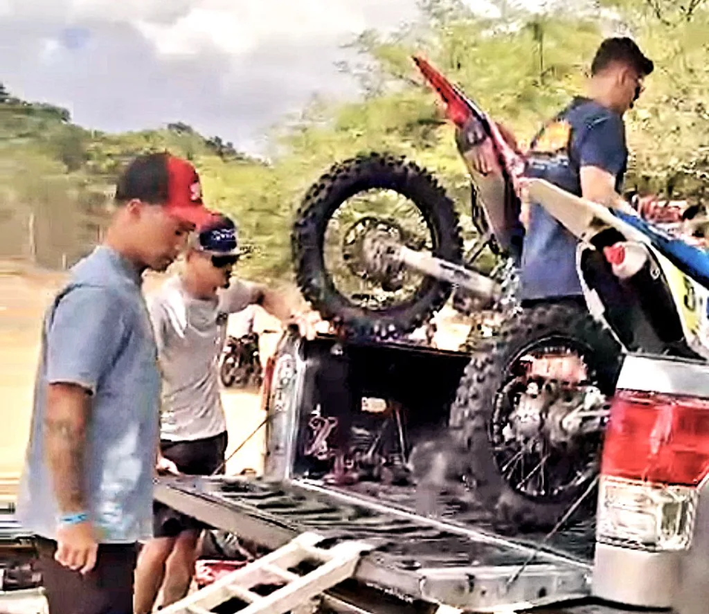 Boricuas Ceballos y Morales llegando a la pista