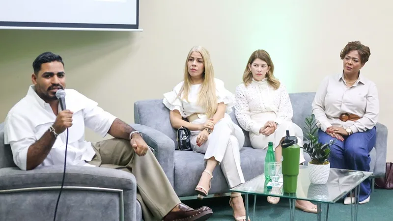 UCSD aborda la psicología del espacio y el impacto del diseño de interiores en el bienestar Carlos Colome Patricia Hernandez Shirley Desangles y Fanny Guzman