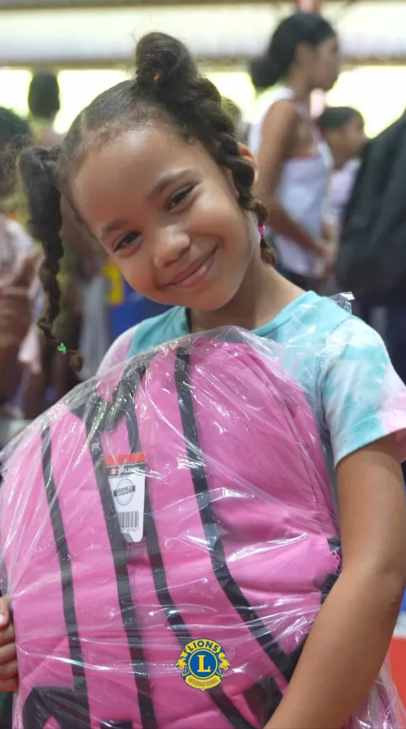 Club de Leones de Sosúa beneficia a más de 1,000 estudiantes con mochilas y útiles escolares Club de Leones de Sosua beneficia a mas de 1000 estudiantes con mochilas y utiles escolares1