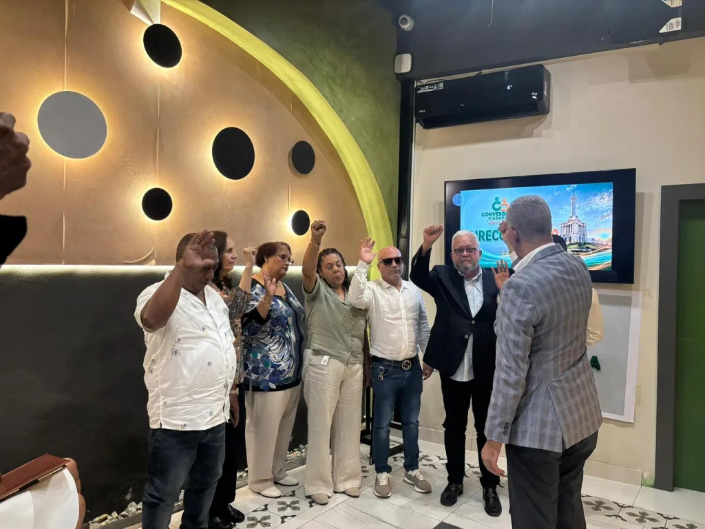 Convergencia Ciudadana consolida estructura regional con nueva dirección en el Cibao Convergencia Ciudadana juramenta su Direccion Cibao y fortalece su expansion nacional