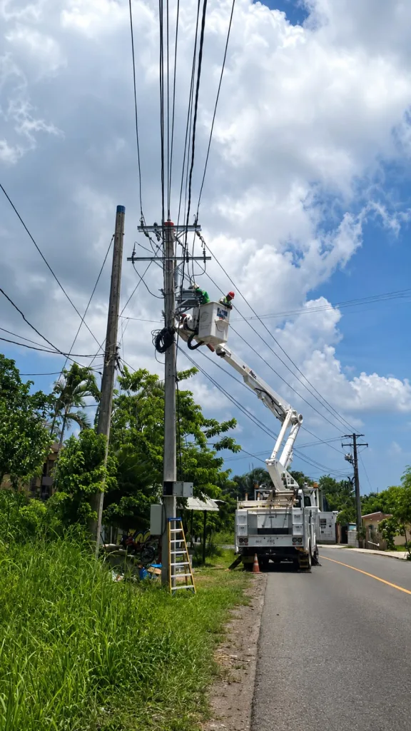 EDENORTE fortalece el servicio electrico en El Limon con interconexion a subestacion de Samana
