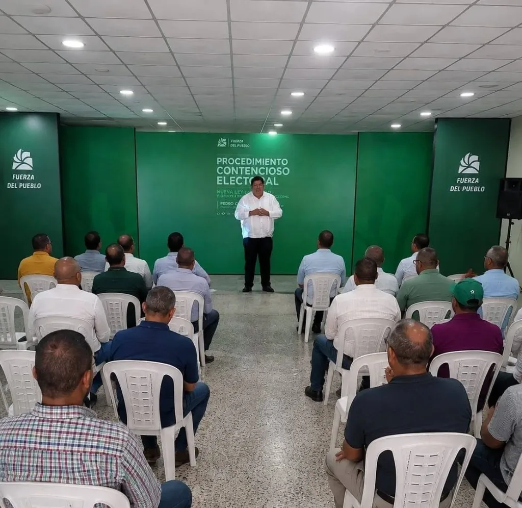 Fuerza del Pueblo capacita en Nagua a sus equipos juridicos en materia electoral e1787739168392
