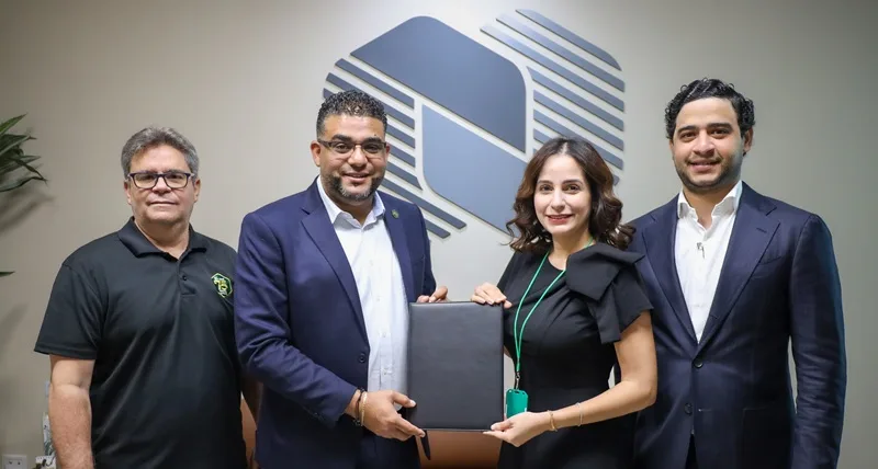 Cooperativa San José y Fuente de Luz establecen alianza para ampliar acceso a servicios exequiales Branlly Peralta, gerente financiero Coop San José; Melvin Rodríguez, gerente general Coop. San José; Arlenys Nicasio, directora general Fuente de Luz; Julio Cabrera, presidente Fuente de Luz