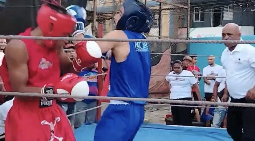Doce peleas en Boxeo Vacacional Mi Barrio Comunidad Segura Acción en una de las peleas