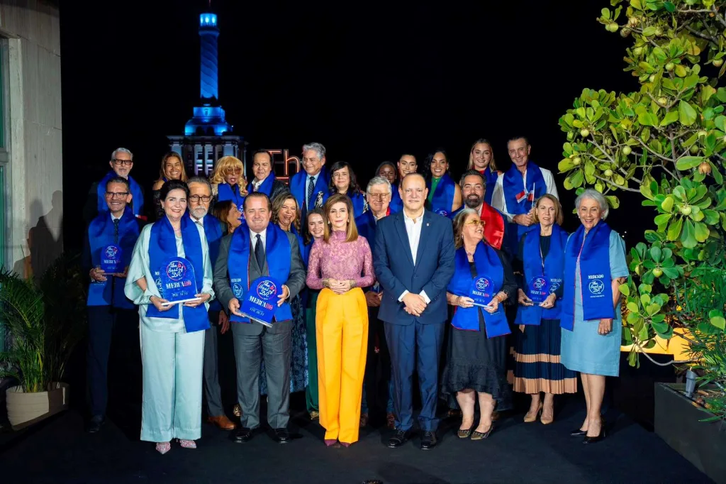 María Amalia León es reconocida por su aporte al arte y la cultura dominicana Maria Amalia Leon recibe reconocimiento The Best of the Best