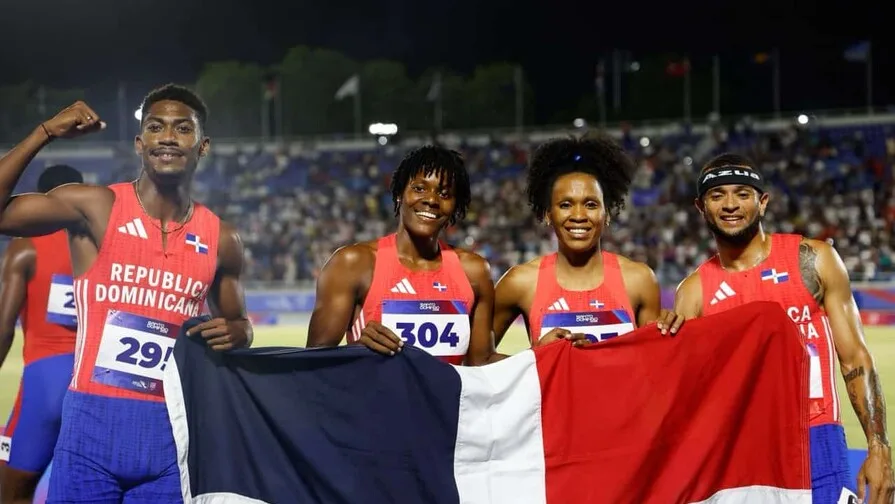 Marileidy Paulino lidera histórico oro dominicano en el relevo mixto 4×400 con récord de los Juegos Marileidy Pulino reina del atletismo dominicano saluda al publico que asistio al Felix Sanchez1