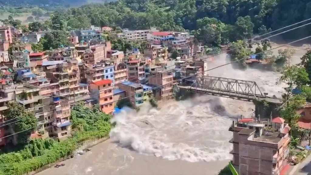 Tragedia en Nepal y el Tíbet deja más de 390 muertos y cerca de 1,500 desaparecidos Nepal y el Tibet deja mas de 390 muertos y cerca de 1500 desaparecidos
