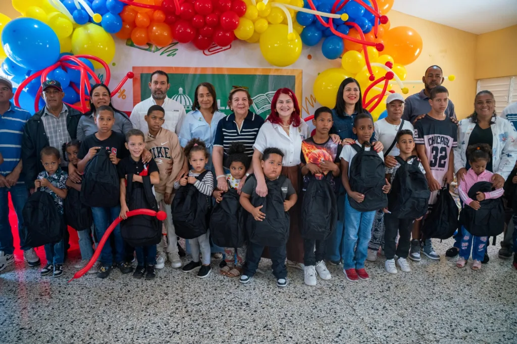 Propeep apoya regreso a clases de cientos de ninos en Jamao al Medio