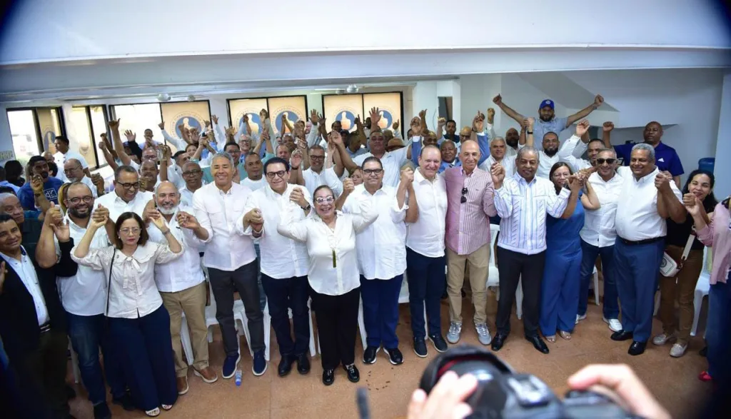 Rosa Santos es reelecta para continuar al frente del PRM en Santiago Rosa Santos es reelecta para continuar al frente del PRM en Santiago