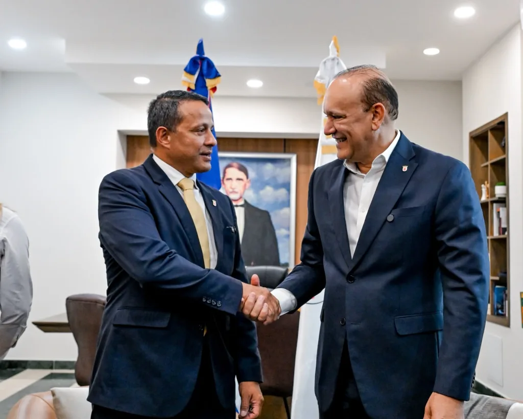 Santiago y Aguadilla avanzan hacia un hermanamiento para impulsar proyectos conjuntos