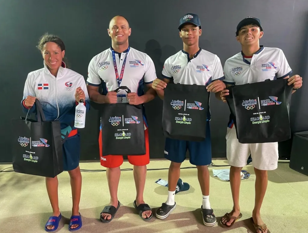 Seaboard entrega más de 700 kits a la delegación dominicana de los Juegos Centroamericanos y del Caribe Seaboard entrega mas de 700 kits a la delegacion dominicana de los Juegos Centroamericanos y del Caribe2