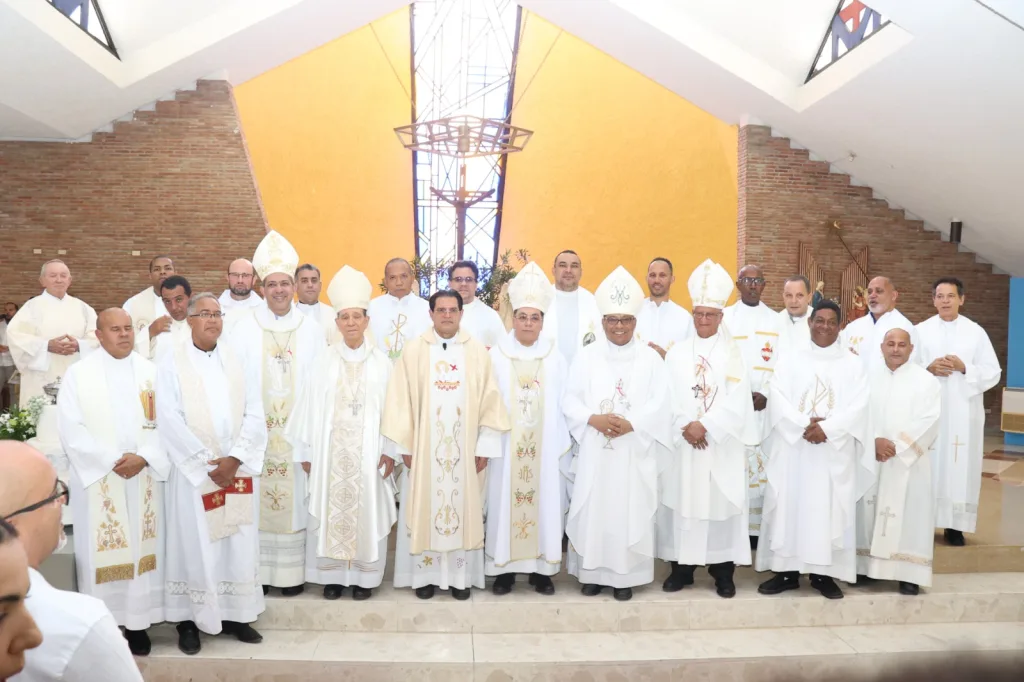 Secilio Espinal conmemora 25 años de vida sacerdotal con misa de acción de gracias Secilio Espinal conmemora 25 anos de vida sacerdotal con misa de accion de gracias1