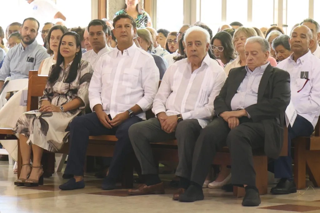 Secilio Espinal conmemora 25 años de vida sacerdotal con misa de acción de gracias Secilio Espinal conmemora 25 anos de vida sacerdotal con misa de accion de gracias2