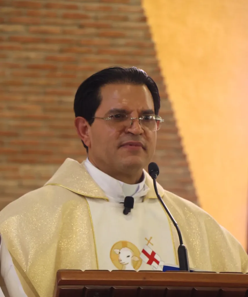 Secilio Espinal conmemora 25 años de vida sacerdotal con misa de acción de gracias Secilio Espinal conmemora 25 anos de vida sacerdotal con misa de accion de gracias3 e1787678394226
