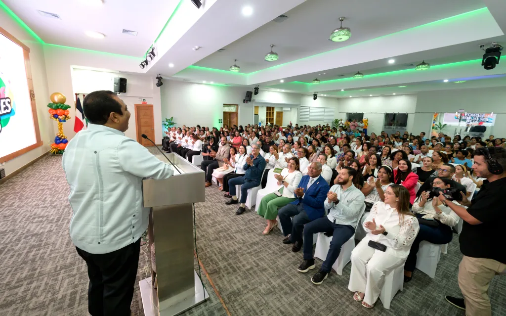 Cooperativa La Altagracia entrega 2,000 bonos a la excelencia académica TNR9667