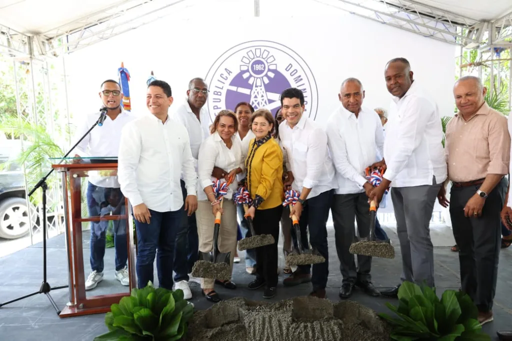 Wellington Arnaud pone en marcha saneamiento de cañada La Pava con inversión de RD$489 millones Wellington Arnaud pone en marcha saneamiento de canada La Pava con inversion de RD489 millones