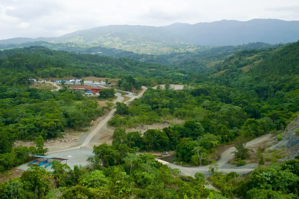Abinader inspecciona construcción de la presa de Guaigüí y destaca su impacto para La Vega la presa de Guaigui y destaca su impacto para La Vega