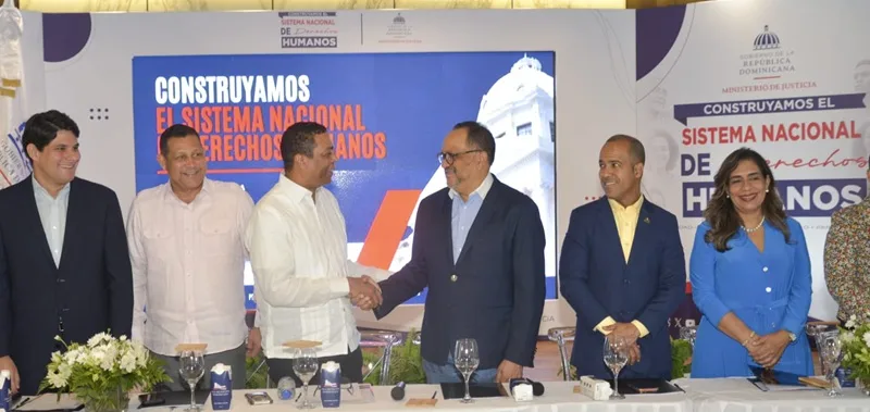 Antoliano Peralta y Víctor D’Aza destacan integración de las alcaldías al Sistema Nacional de Derechos Humanos Antoliano Peralta y Víctor D’Aza destacan integración de las alcaldías al Sistema Nacional de Derechos Humanos