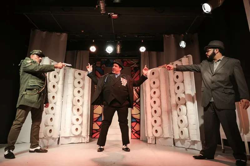 Bendito Gordo (Crítica de teatro) Bendito Gordo, con dramaturgia y dirección de Claudio Rivera, es todo un fenómeno teatral desde Teatro Guloya, que lleva, por la vía de la comedia desternillante, un poderoso y responsable mensaje social. Foto: José Rafael Sosa.