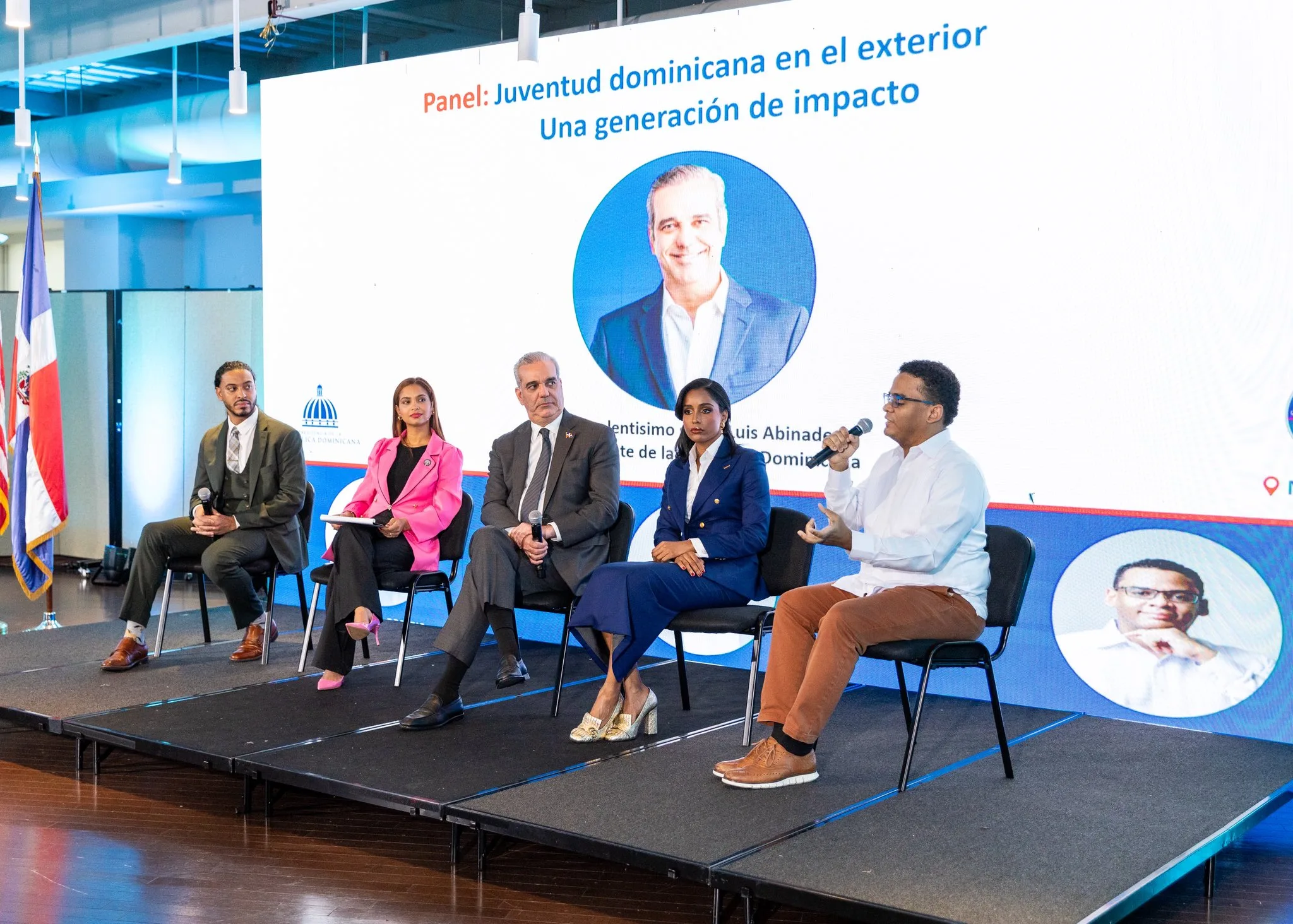 Abinader anuncia 300 becas para jóvenes dominicanos en Nueva York Abinader anuncia 300 becas para jóvenes dominicanos en Nueva York
