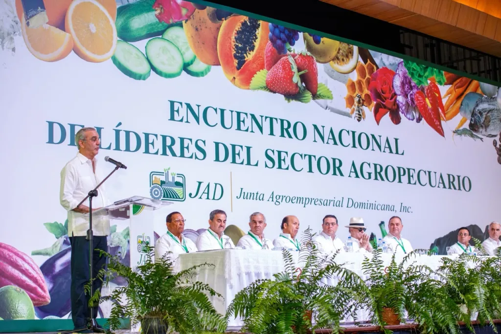 Abinader impulsa mecanización del campo y negocia con EE. UU. protección para el arroz dominicano Abinader impulsa mecanizacion del campo y negocia con EE. UU. proteccion para el arroz dominicano1