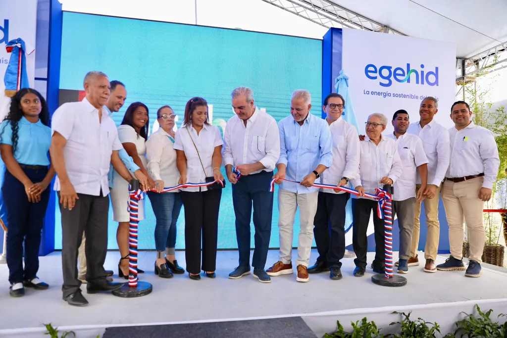 Abinader inaugura carretera de RD$844.6 millones que conecta El Rubio con Los Corocitos Abinader inaugura carretera de RD844.6 millones que conecta El Rubio con Los Corocitos