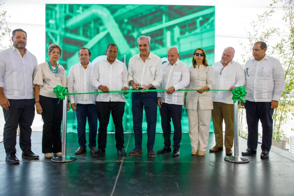 Abinader inaugura planta de residuos por RD$1,600 millones y Puerto Plata pone fecha a nuevo teleférico