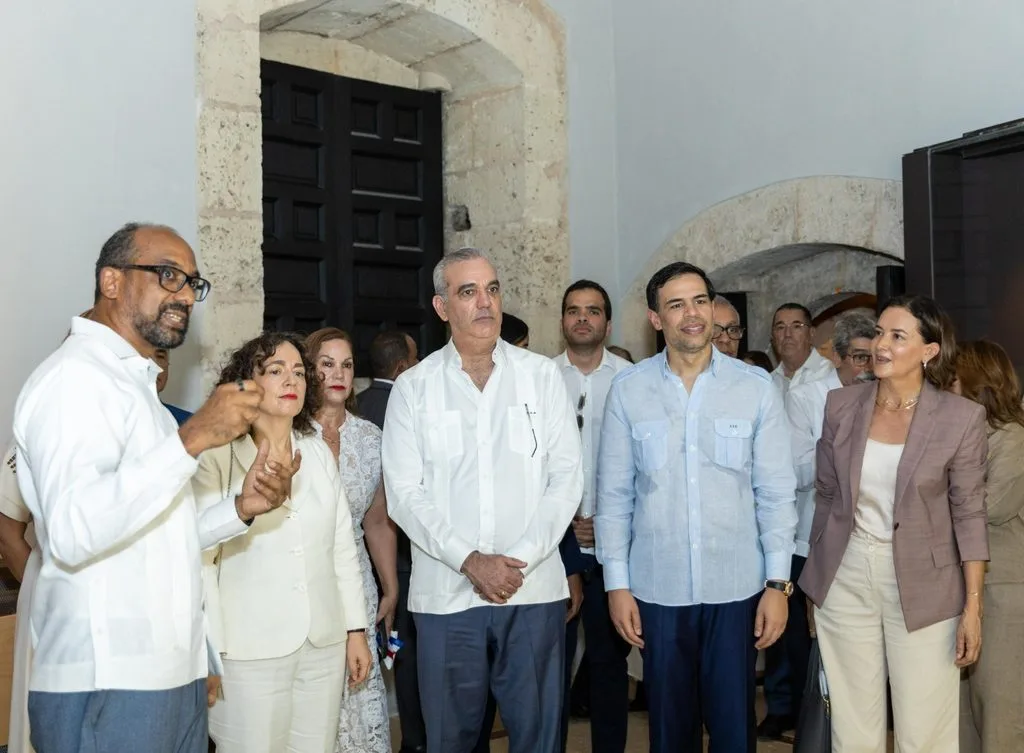 Abinader reabre Alcázar de Colón tras inversión de RD$100 millones Abinader reabre Alcazar de Colon tras inversion de RD100 millones y activa ruta electrica