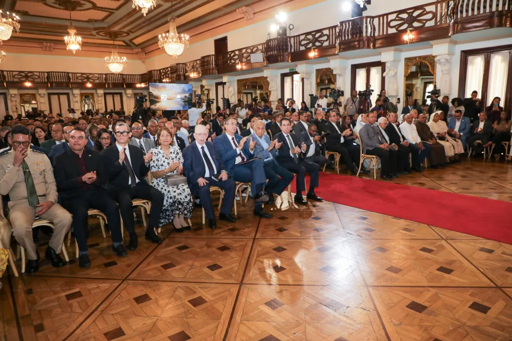 Abinader reúne a líderes religiosos y llama a una jornada nacional de oración por el país Abinader reune a lideres religiosos y llama a una jornada nacional de oracion por el pais1