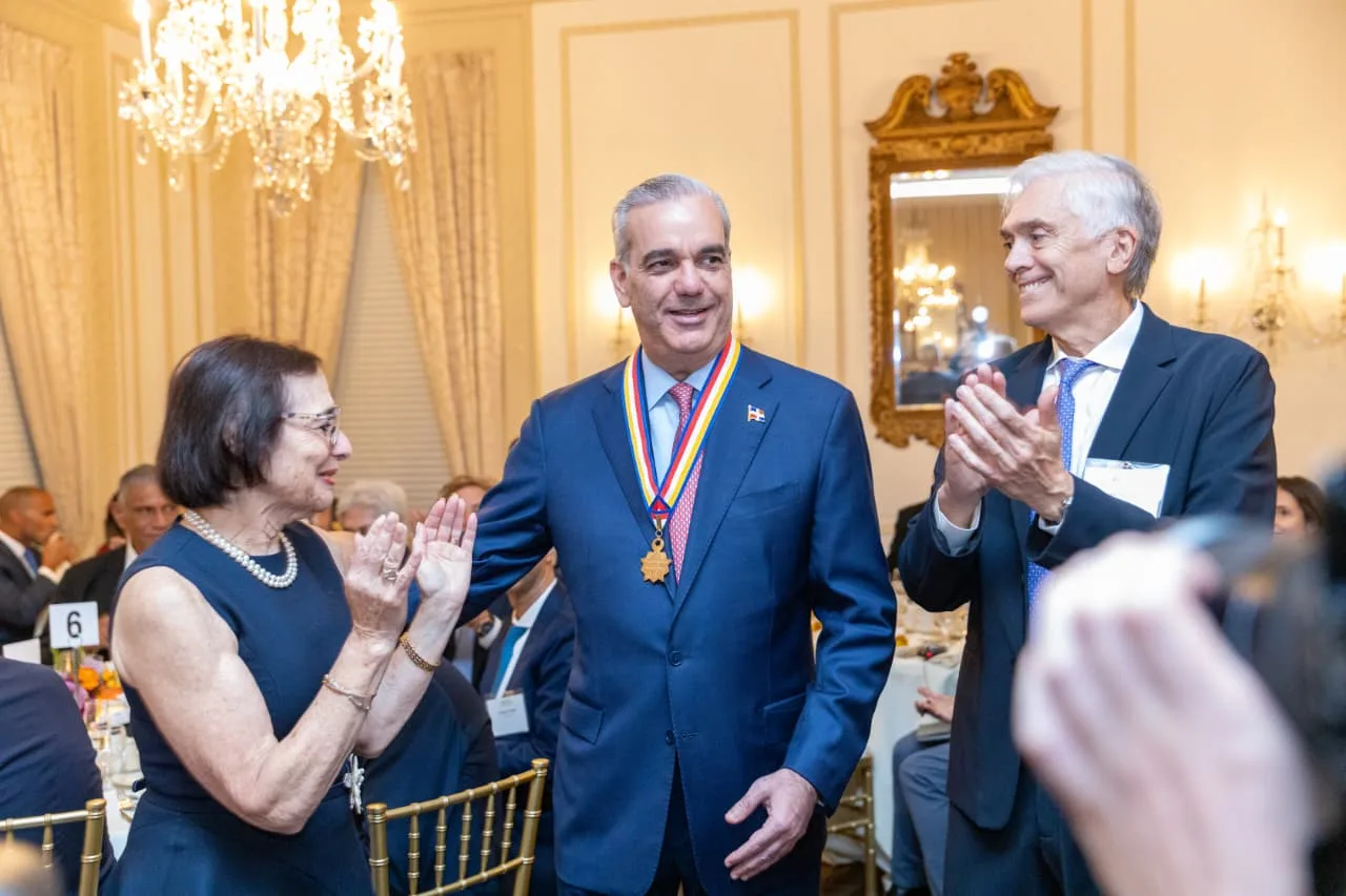 Americas Society entrega a Abinader su máximo honor por liderazgo y defensa democrática Americas Society entrega a Abinader su máximo honor por liderazgo y defensa democrática