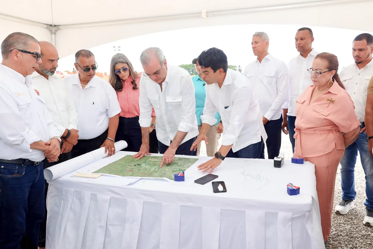 Abinader supervisa obras clave en Santiago: alcantarillado de Licey y ampliación del Aeropuerto del Cibao Abinader supervisa obras clave en Santiago: alcantarillado de Licey y ampliación del Aeropuerto del Cibao