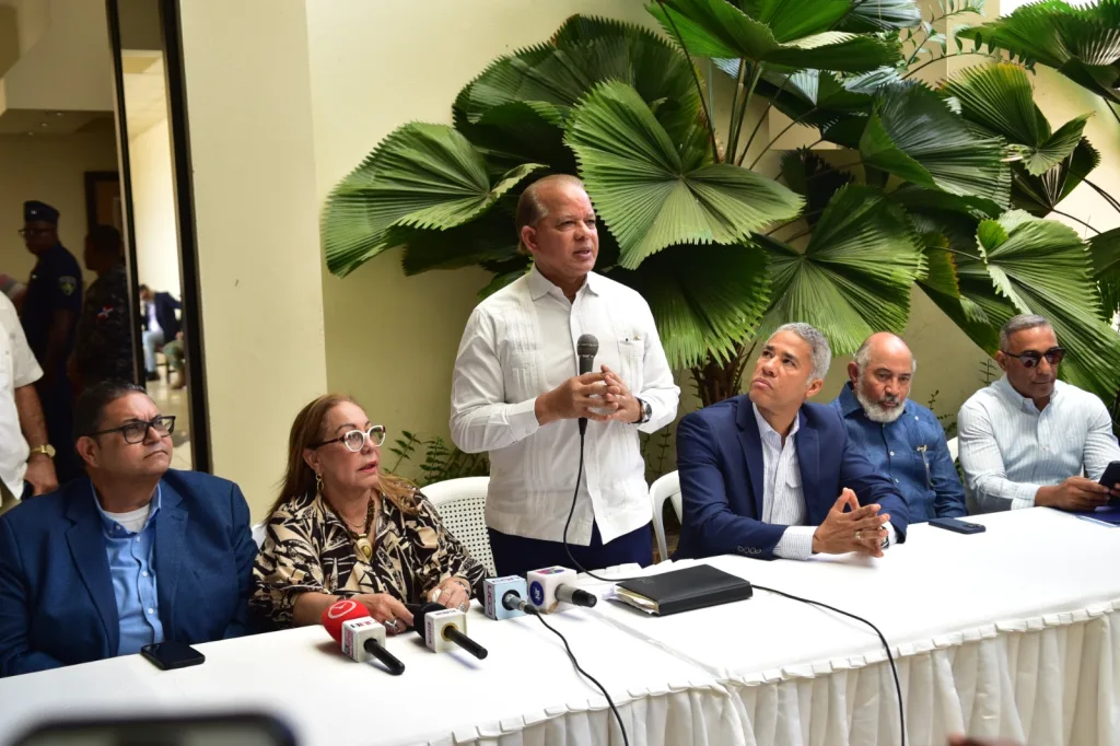 Abinader trasladará su despacho a Santiago para encabezar tres días de agenda gubernamental Abinader trasladara su despacho a Santiago para encabezar tres dias de agenda gubernamental