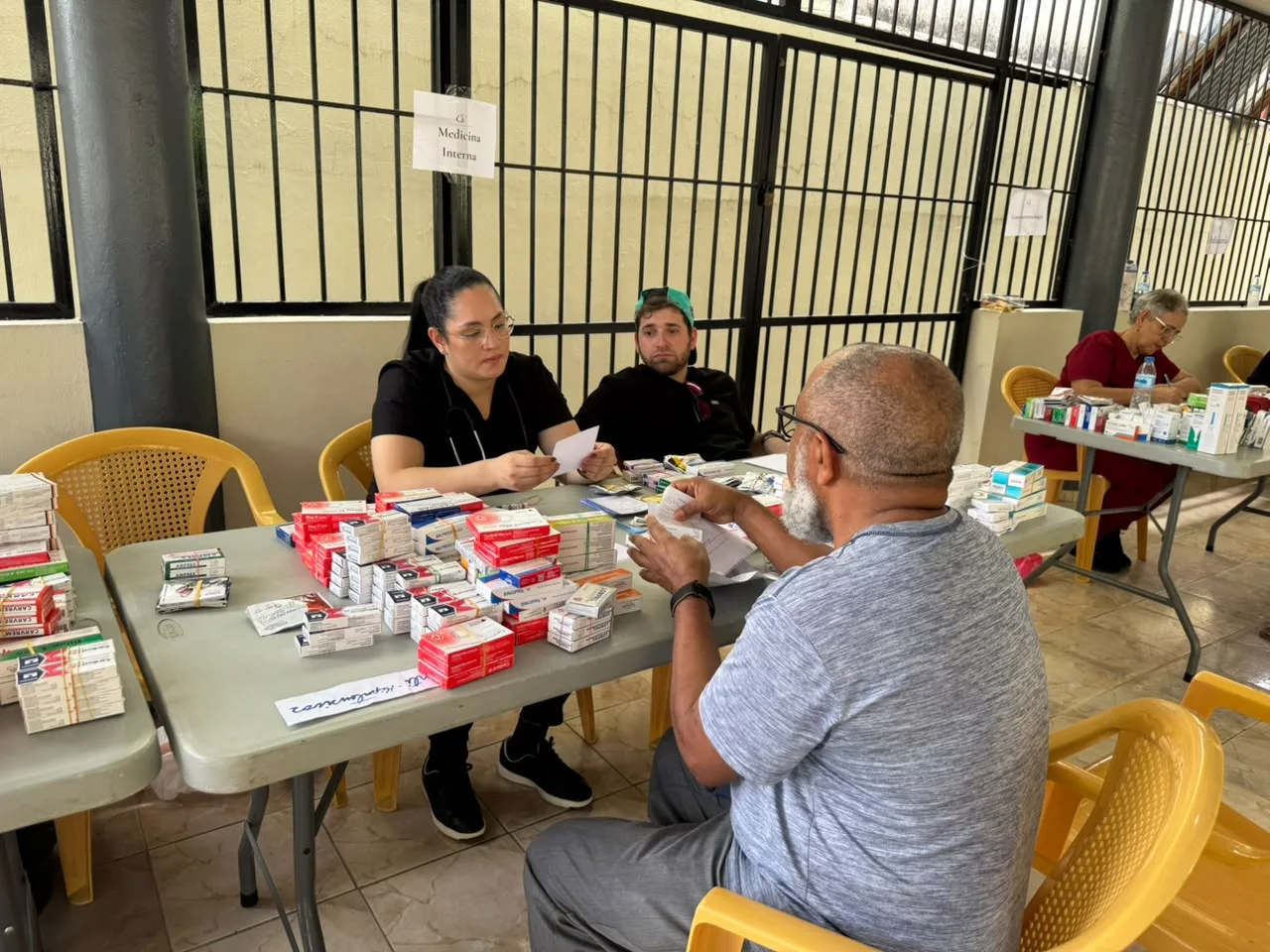 Aeropuerto del Cibao lleva operativo médico a familias de Puñal Aeropuerto del Cibao lleva operativo médico a familias de Puñal