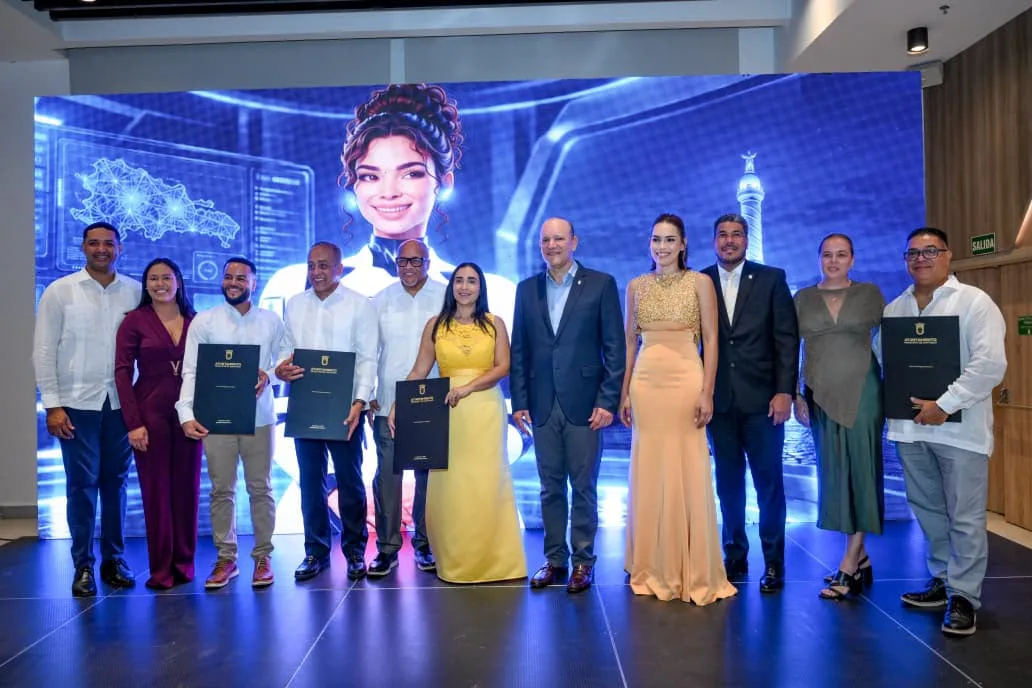 Alcaldía de Santiago premia a cuatro actores clave del turismo local Alcaldía de Santiago premia a cuatro actores clave del turismo local