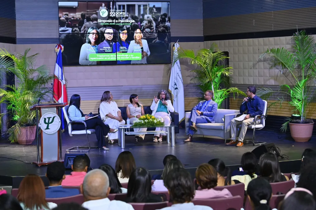 CODOPSI reúne a profesionales del Cibao en primer simposio sobre innovación y nuevas tendencias CODOPSI reune a profesionales del Cibao en primer simposio sobre innovacion y nuevas tendencias1