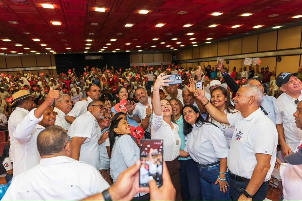 Carolina Mejía suma dirigentes y fortalece su estructura política en la Línea Noroeste Carolina Mejia suma dirigentes y fortalece su estructura politica en la Linea Noroeste1