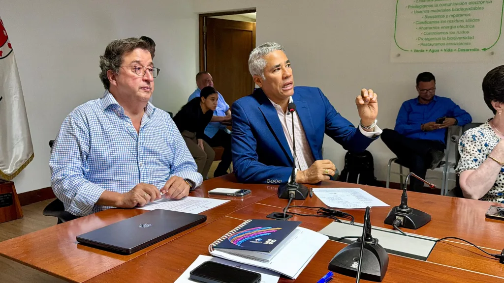 Coraasan expone ante APEDI proyectos para ampliar saneamiento en Santiago