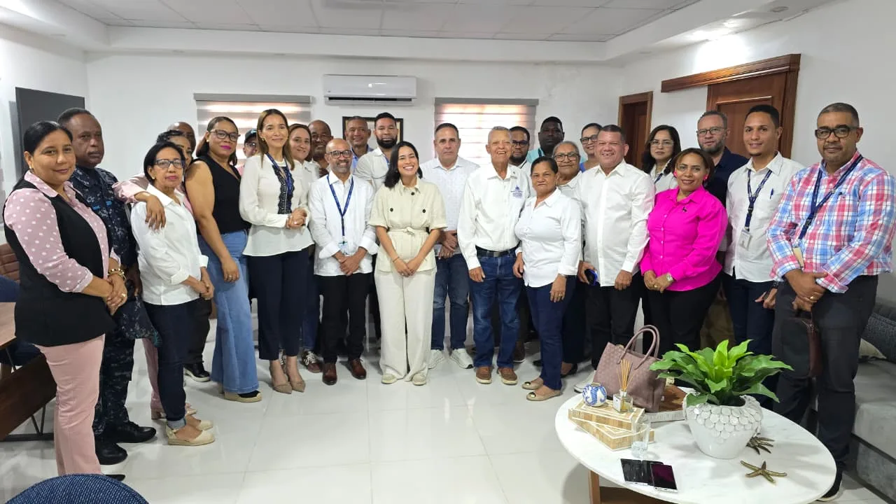 EDENORTE acuerda con autoridades de Montecristi atender fallas eléctricas y reforzar alumbrado EDENORTE acuerda con autoridades de Montecristi atender fallas eléctricas y reforzar alumbrado