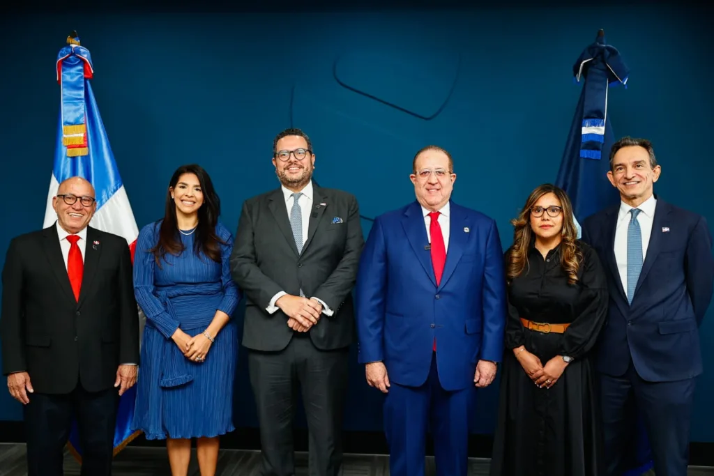Enmanuel Cedeño Brea asume la Superintendencia de Bancos por un período de dos años Enmanuel Cedeno Brea asume la Superintendencia de Bancos por un periodo de dos anos1