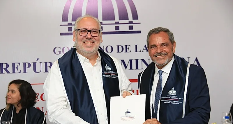 Dirección del Comisionado Celebra graduación de diplomado “Sistema del Béisbol Dominicano” Junior Noboa reconoce a Fernando Ravelo por su desempeño durante el diplomado