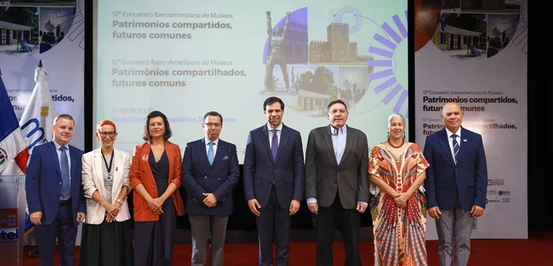Iberoamérica debate el futuro de los museos desde República Dominicana Joan Ferrer, Fátima Roque, Mônica Barcelos, Enrique Vargas, Roberto Ángel Salcedo, Gamal Michelén, Alicia Baroni y Amaury Sánchez.