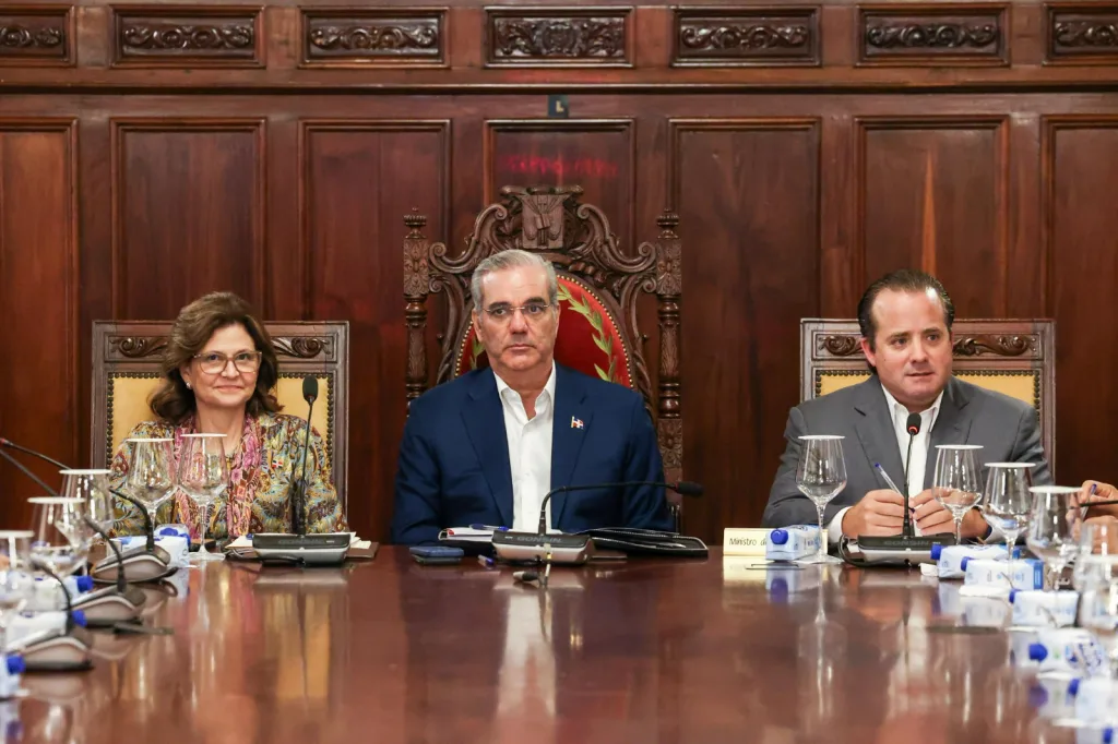 Gobierno aprueba Presupuesto 2027 por más de RD$2 billones con mayor inversión pública Gobierno aprueba Presupuesto 2027 por más de RD$2 billones con mayor inversión pública
