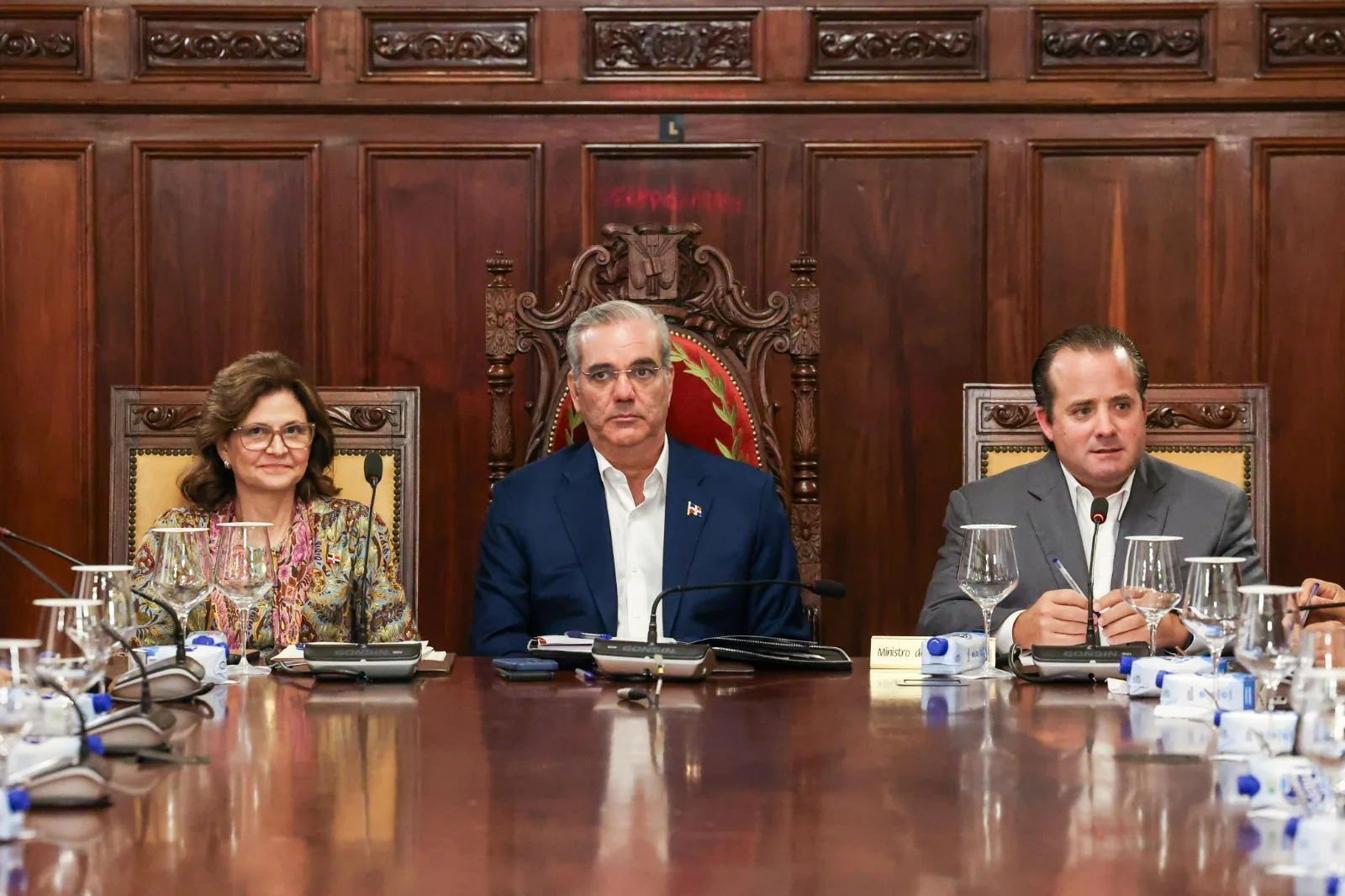 Gobierno aprueba Presupuesto 2027 por más de RD$2 billones con mayor inversión pública Gobierno aprueba Presupuesto 2027 por más de RD$2 billones con mayor inversión pública