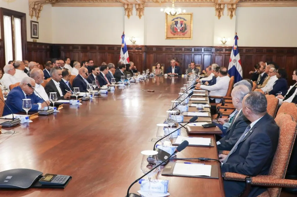Gobierno aprueba Presupuesto 2027 por más de RD$2 billones con mayor inversión pública Gobierno aprueba Presupuesto 2027 por mas de RD2 billones con mayor inversion publica1