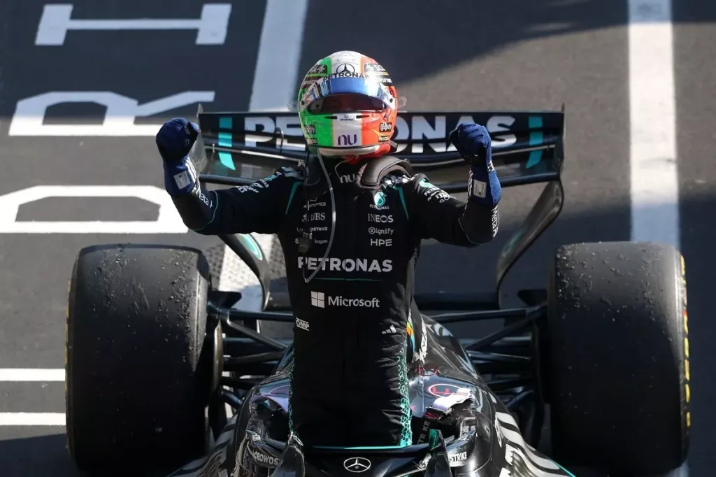 Kimi Antonelli remonto desde el fondo de la parrilla para ganar en Monza por delante de George Russell y Max Verstappen