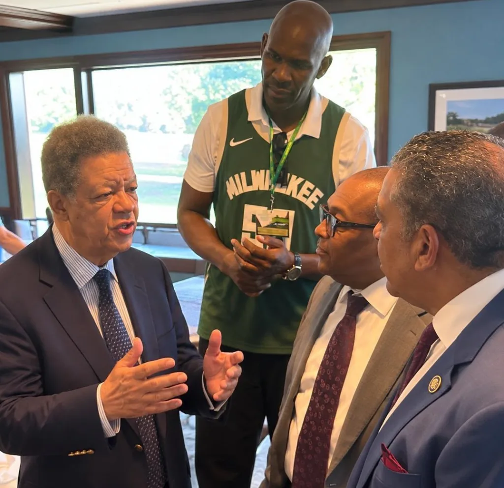 Vargas destaca vínculo de LF con los dominicanos en el exterior