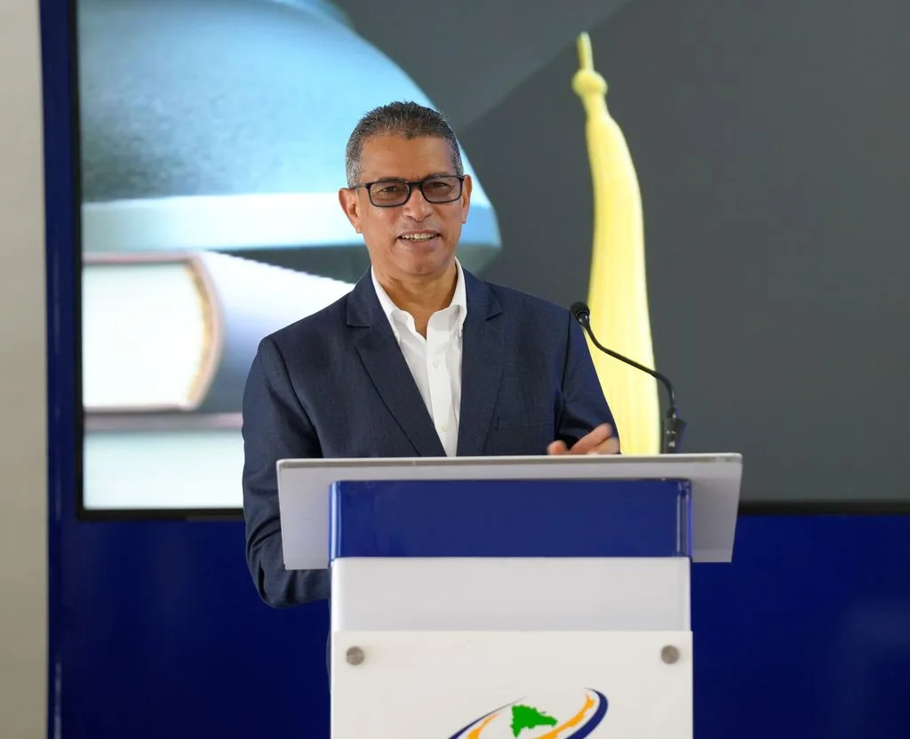 Certifican a 65 periodistas formados en Comunicación Estratégica en Salud Luis Manuel Rodriguez sub director general del INFOTEP